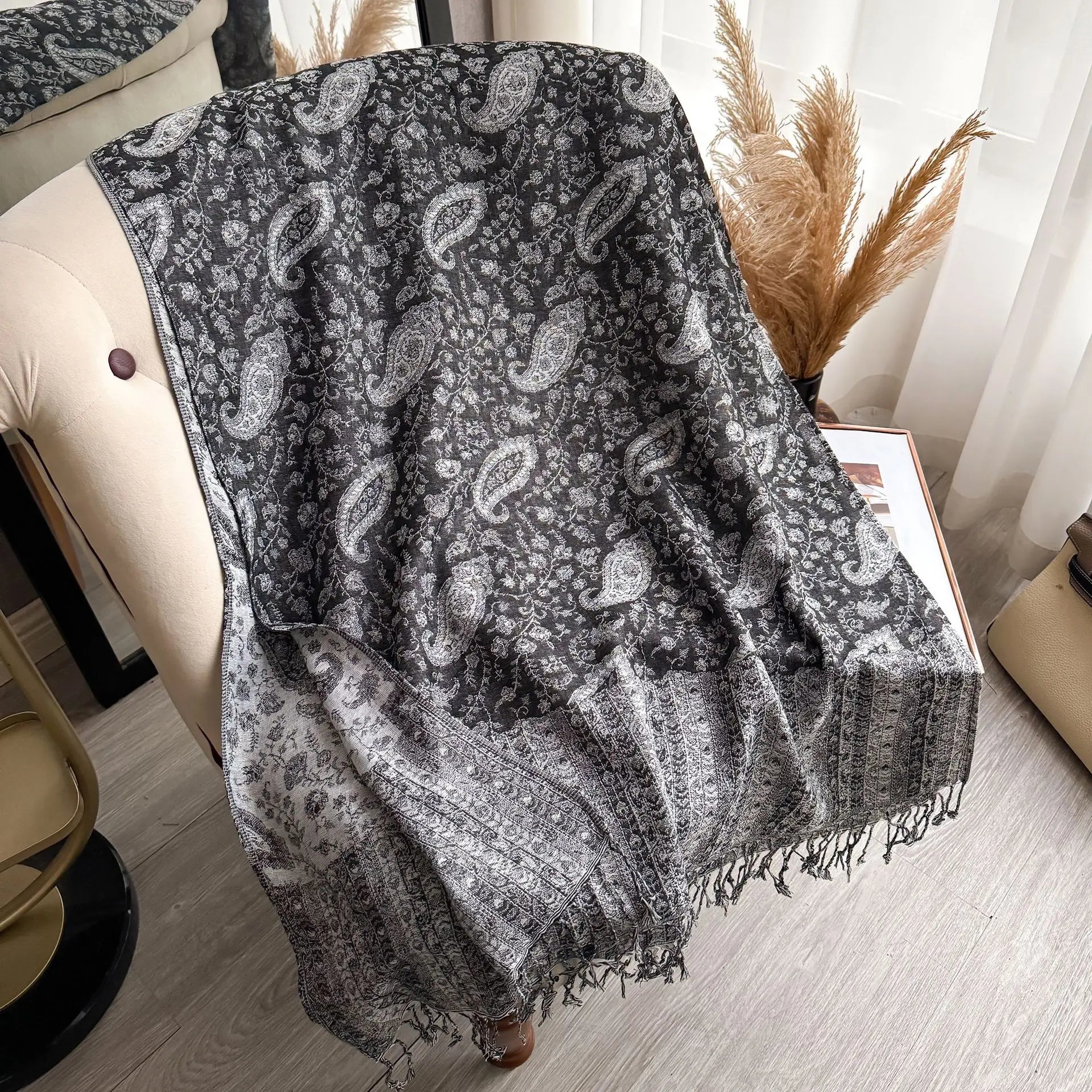 2025 New Luxury Faux Cashmere Shawl Women Ethnic Paisley Tassel Jacquard Scarf Warm for Autumn Hijab Large Fringe Ready to Ship
